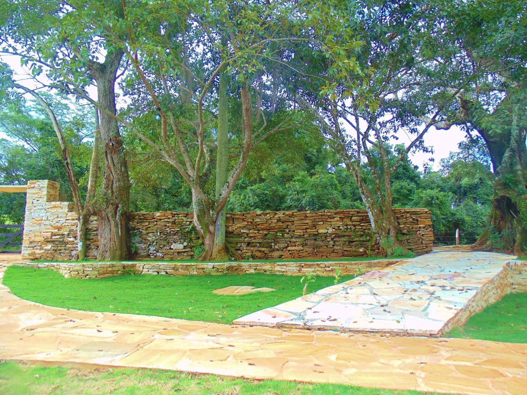 Pousada Muro De Pedra Sao Tome das Letras Luaran gambar